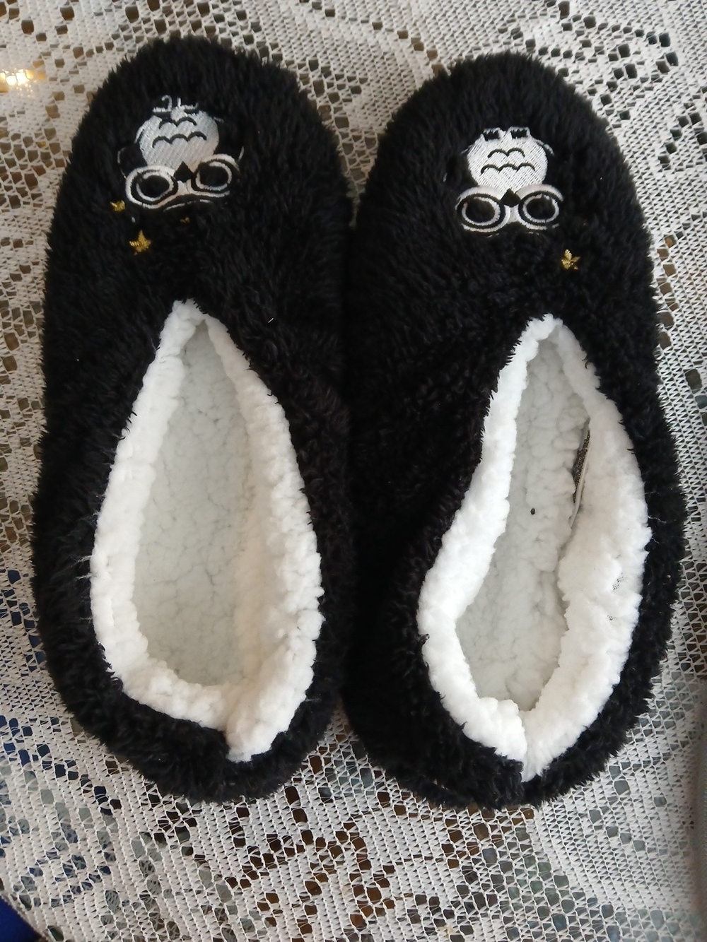 Cozy Black Fleece Women's Slippers with White Sherpa Lining